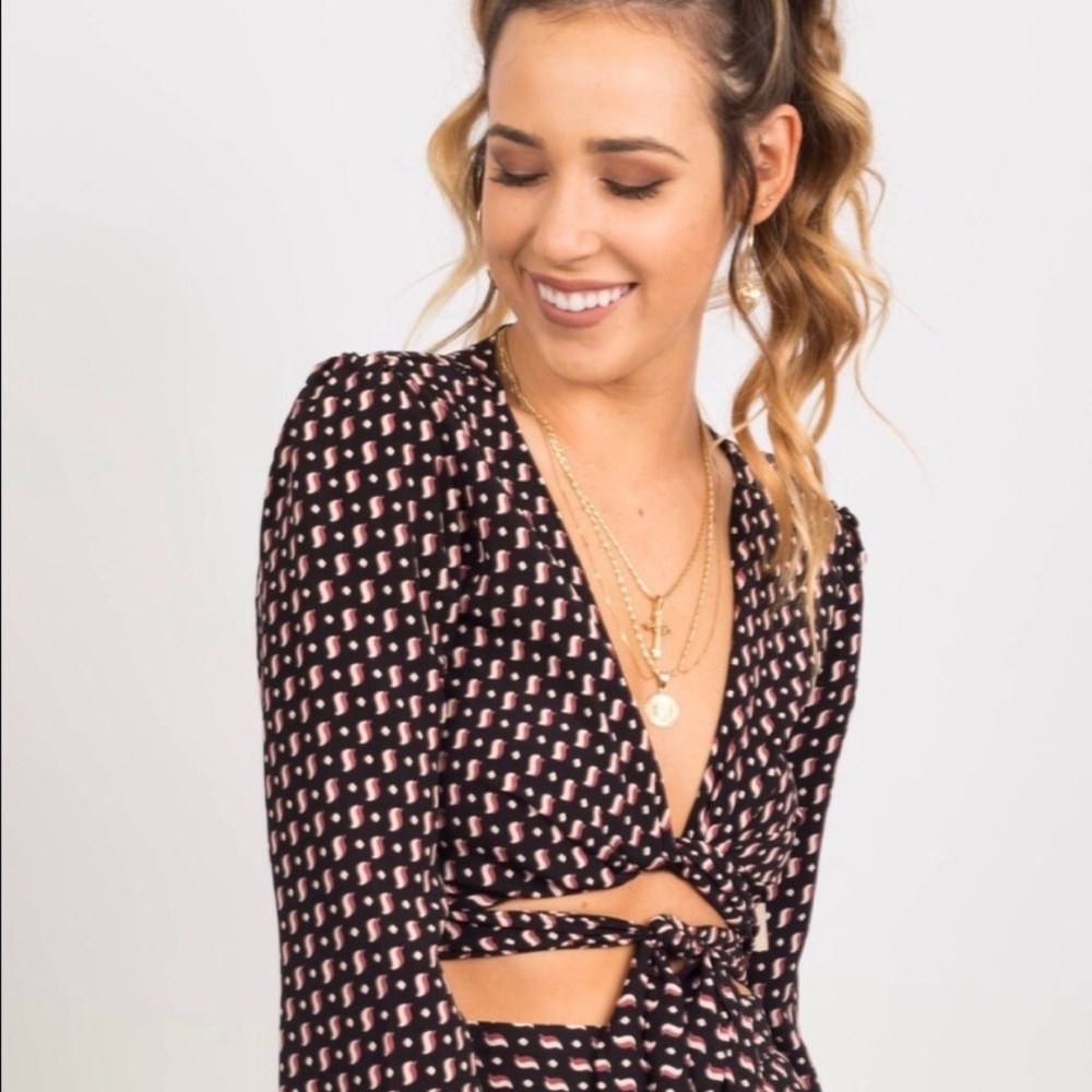 Flynn skye LONG SLEEVE THAT'S A WRAP CROP TOP